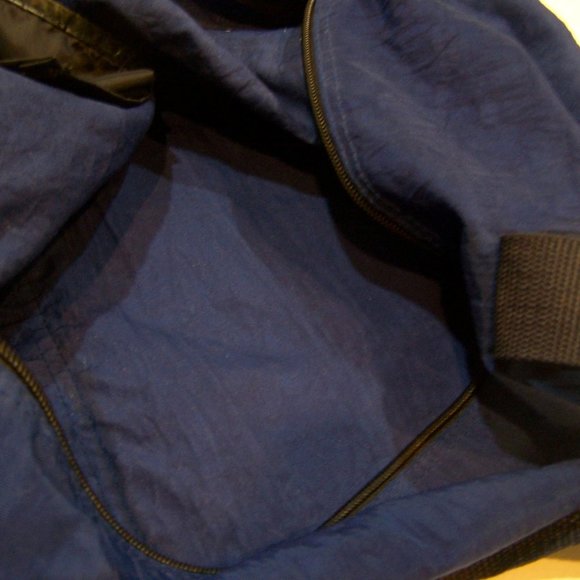 Disney Pooh Duffle Tote Overnight Bag Royal Blue Nylon/Canvas/Faux Leather - Picture 9 of 10